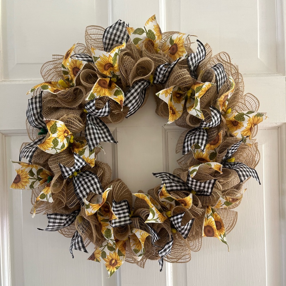NWOT beautiful wreath for wall or door